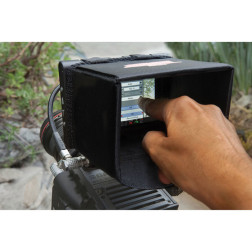 5'' Red Touch Screen Monitor Protégez votre écran avec l Hoodman