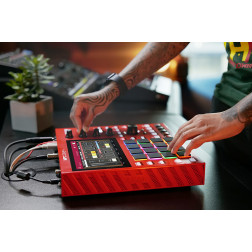 MPC-ONE+ 16 pads, 4 encodeurs, écran tactile, WiFi, BT A AKAI PROFESSIONAL