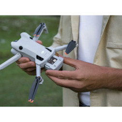 Mini 4 Pro Fly More Combo avec radiocommande DJI RC 2 DJI