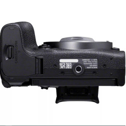EOS-R10 + RF-S18-150 F3,5-6,3 IS STM Canon