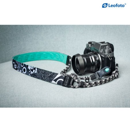 Camera strap - black   white