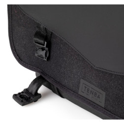 DNA 16 Slim Messenger Bag   Black