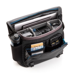 DNA 16 Slim Messenger Bag   Black