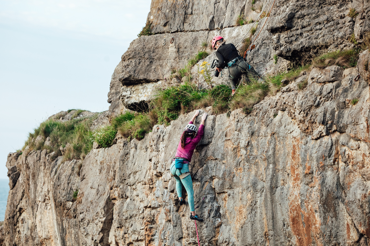 4549292224641-EOS%20C80_Lifestyle_Shooting_on_cliffside_64941.jpg